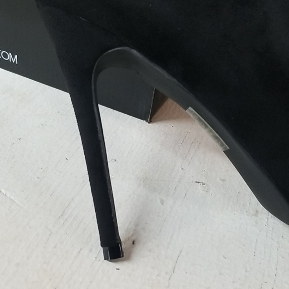 Shoes - Picture 6 of 7